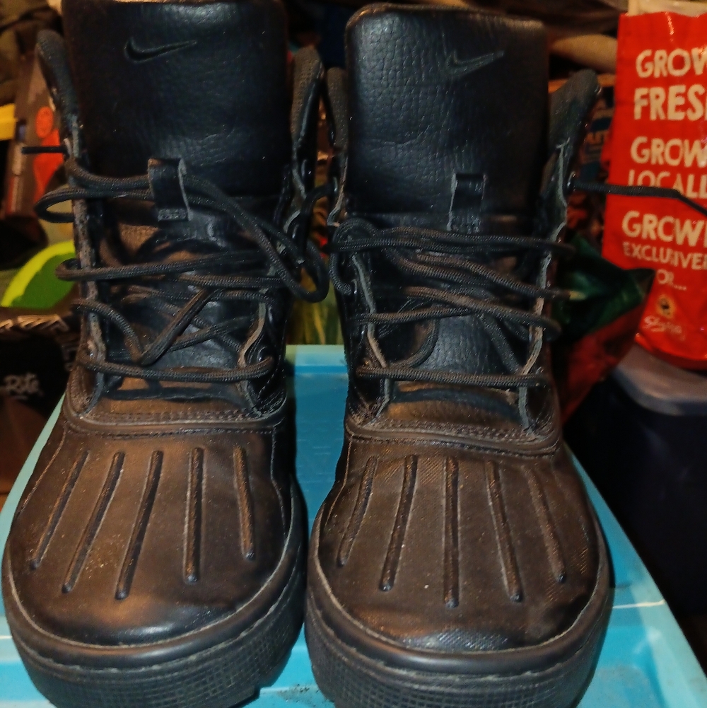 Rare-Nike Woodside ACG Black Leather Lace-Up Boots 5y